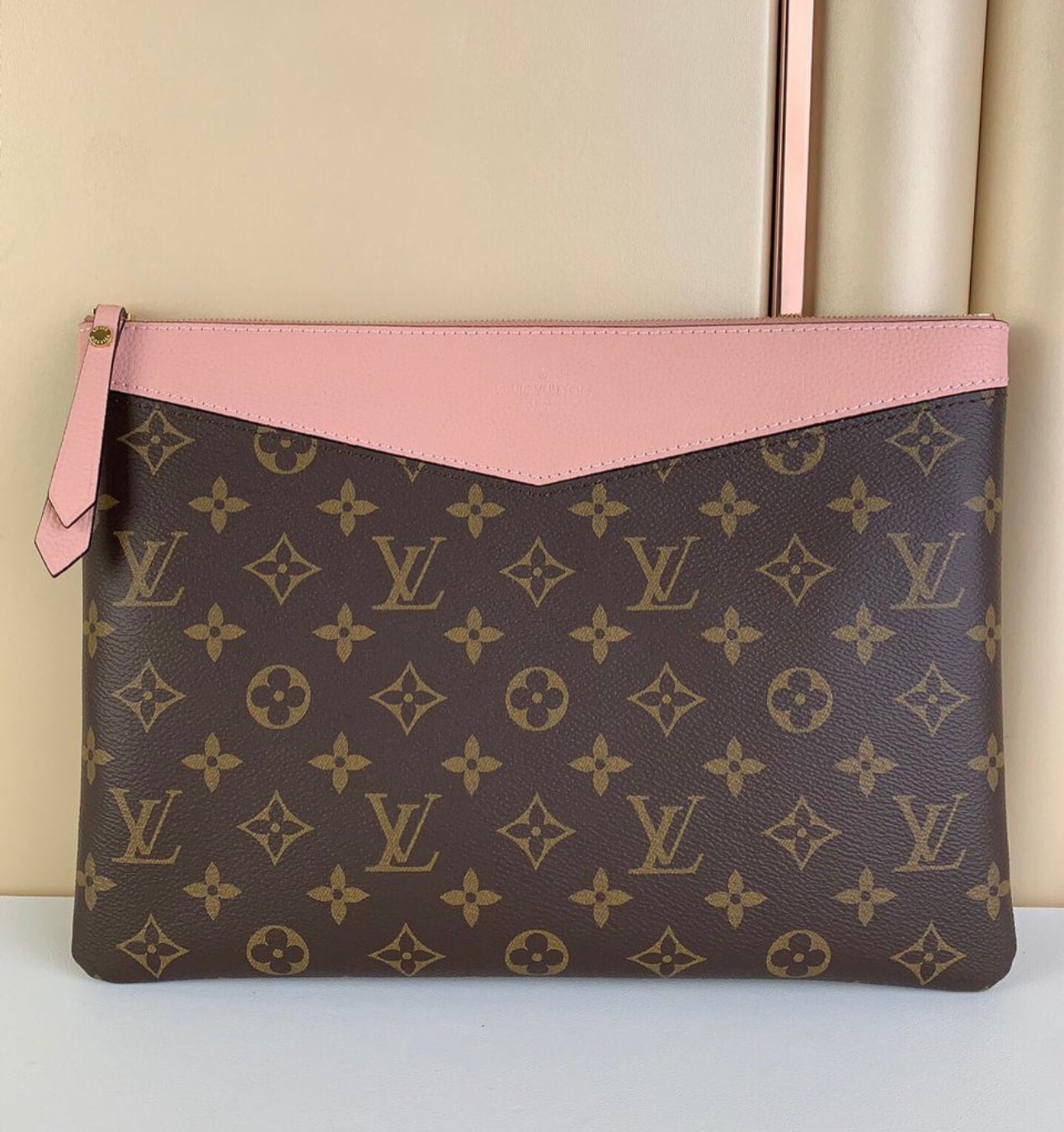 Pouch lv monogram deals